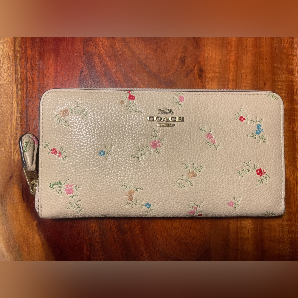 Coach Accordion Zip Wallet With Antique Floral
